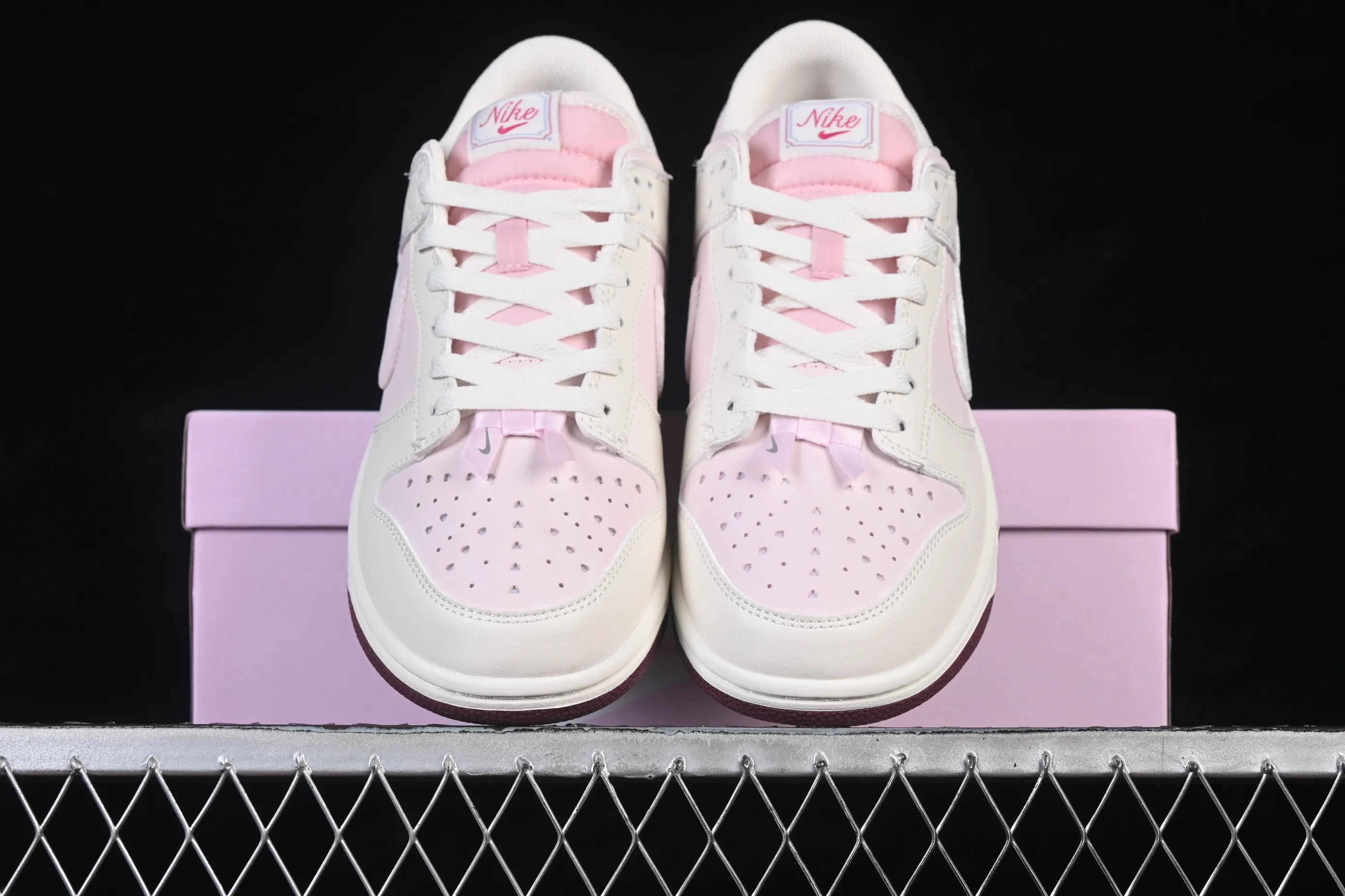 All categories Nk SB Dunk series Nk SB Dunk Low low-top sneakers G version Nike SB Dunk Low Valentine's Day limited low-top casual sneakers IQ1145-610